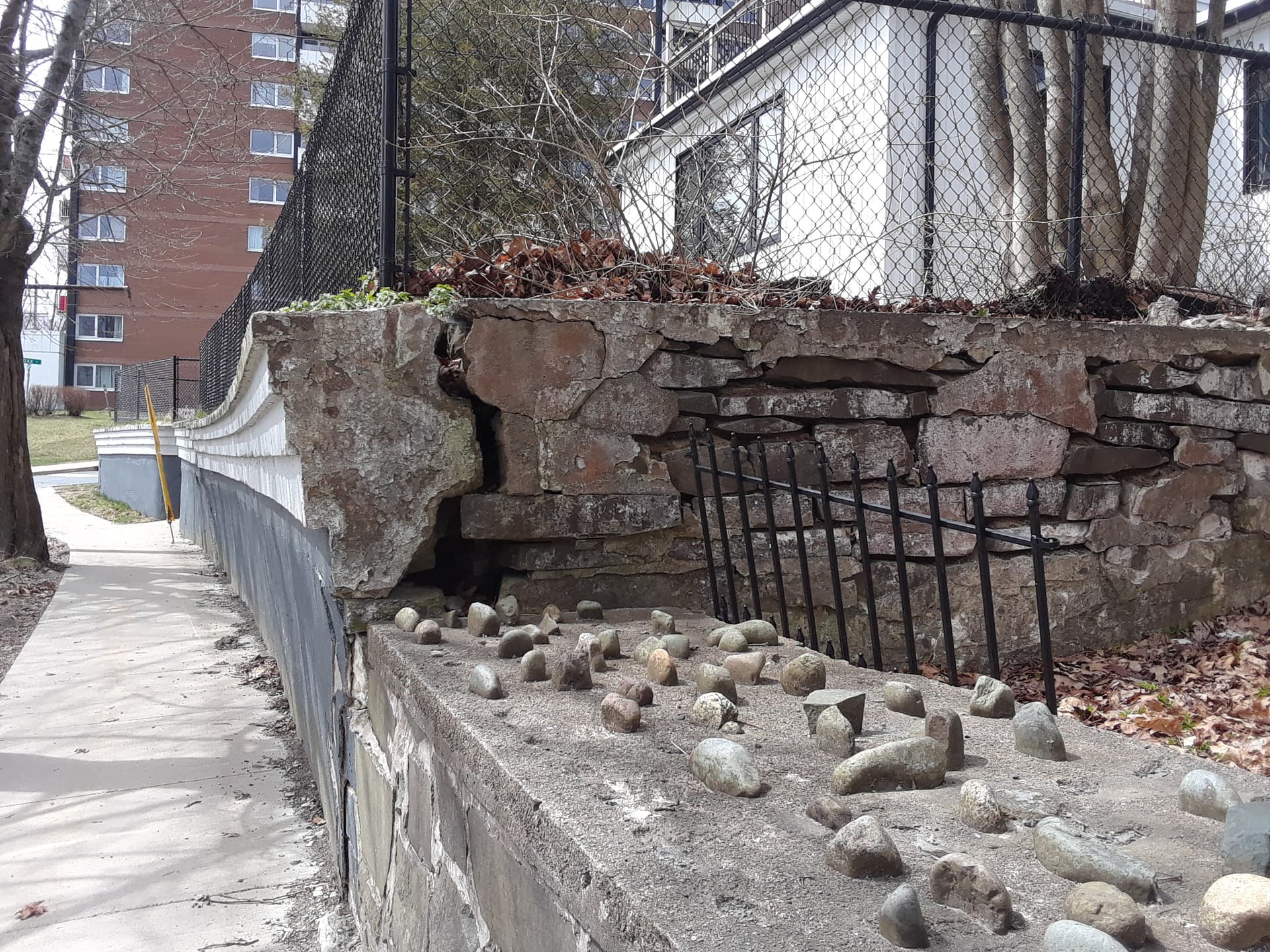 Growing retaining wall separation endangering sidewalk